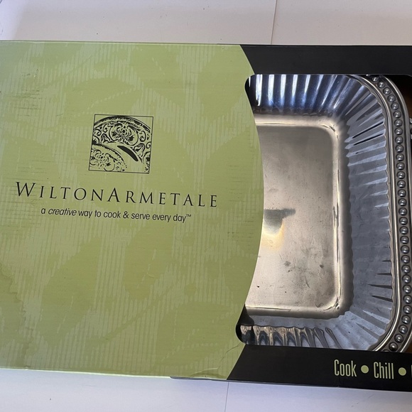 Wilton Armetale WARM FLUTES & PEARLS
RECTANGULAR TRAY WITH HANDLES #172484 NIB - Picture 1 of 7